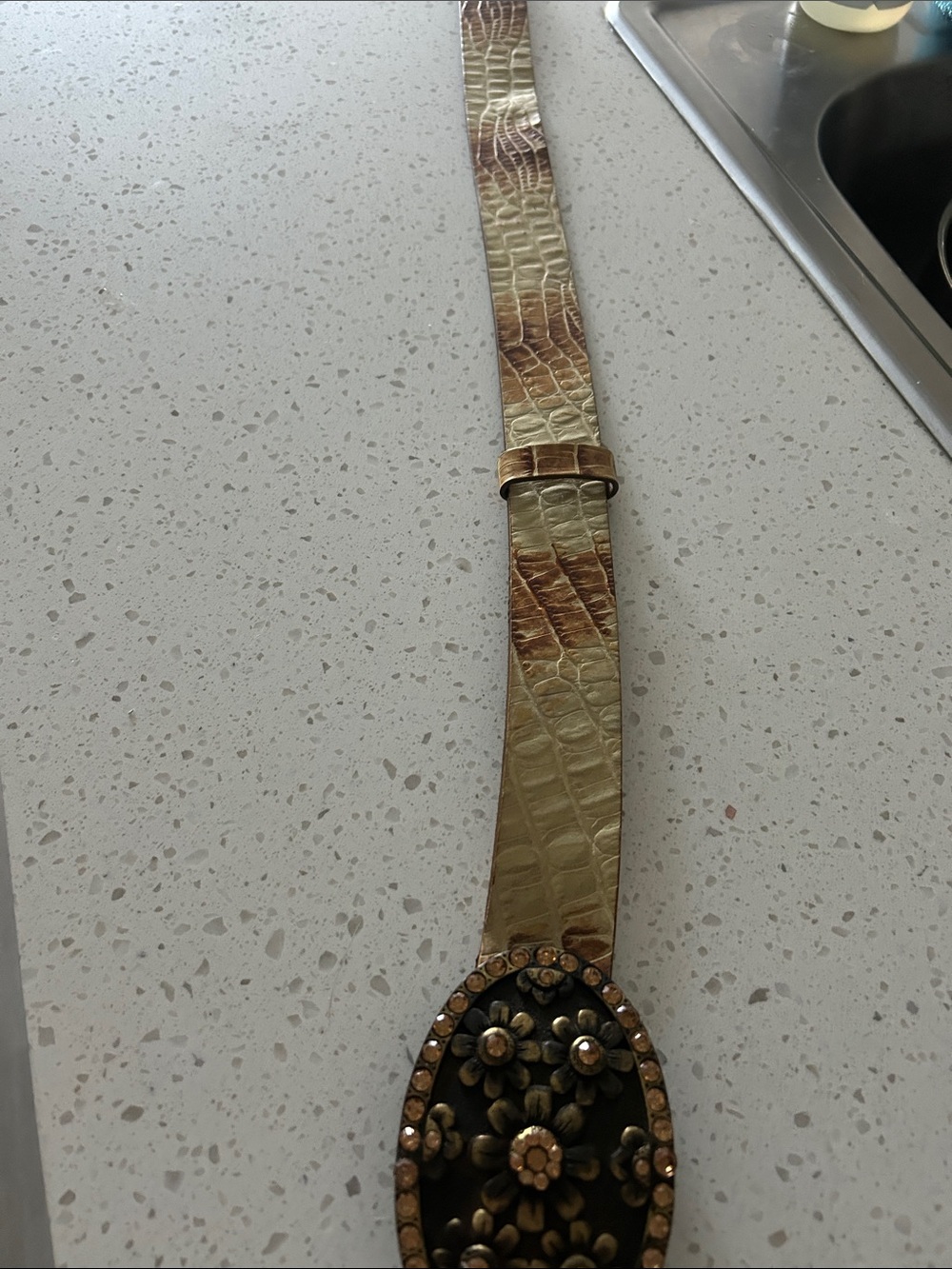 Gold Floral Crystal Oval Buckle Croc-Embossed Women's Belt - Picture 3 of 14